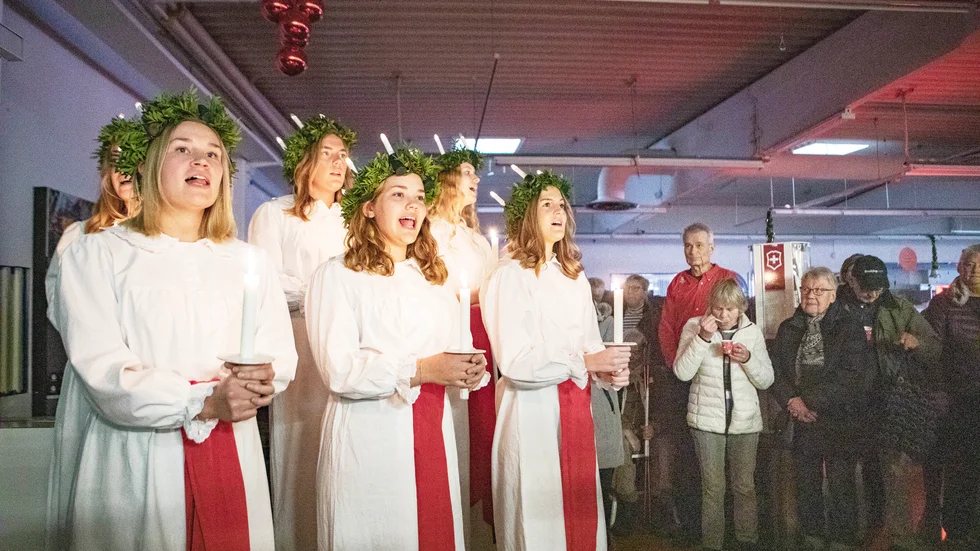 Luciatåget lockade storpublik i järnaffären.