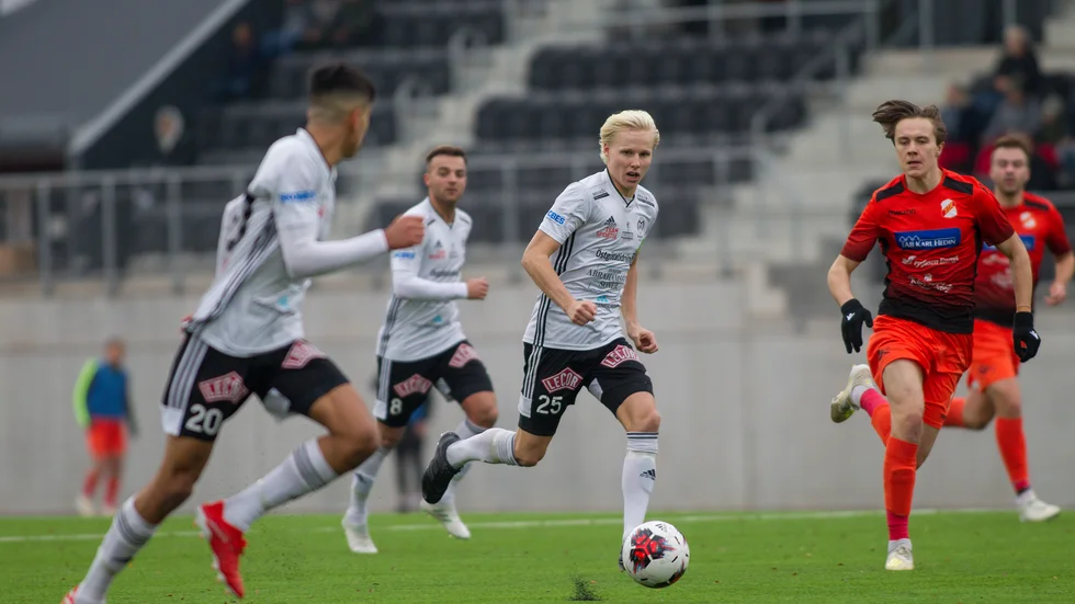 På onsdagskvällen är det första mötet av två mellan Motala AIF och Sollentuna i kampen om en plats i division 1. Vi direktsänder matchen.