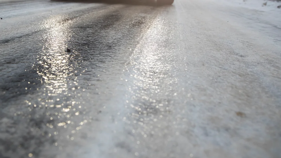 Under tisdagen inträffade flera bilolyckor och tio fallskador på olika håll runtom i länet.