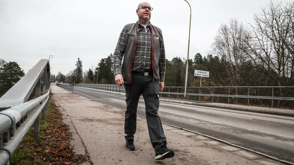 Mattias Thorsson äger Ica Flamman i Hjulsbro. Under reparationen av Hjulsbrobron minskade kunderna och butikens inkomst minskade med fem procent.
