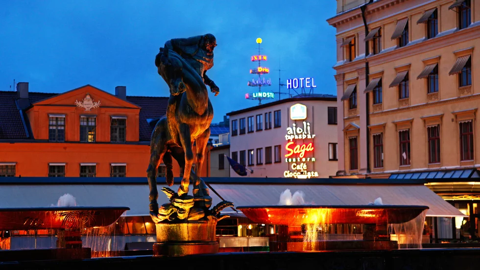 Stora torget är en historisk plats, skriver Monica R.