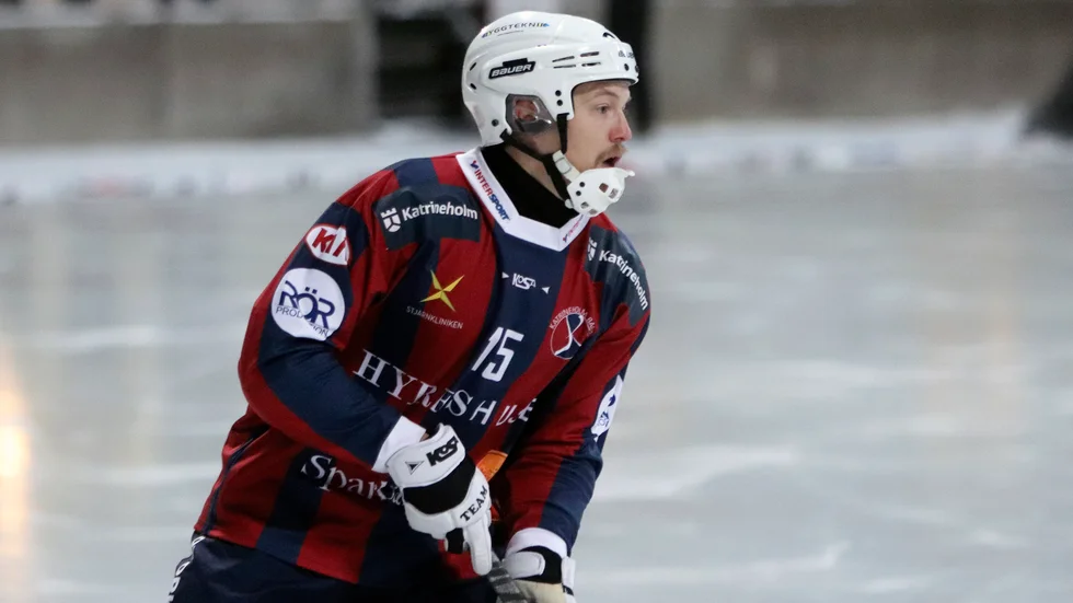 Kristoffer "Kotten" Konttori gjorde säsongsdebut på tisdagen. Men han fick kliva av på grund av ett krampande ben.