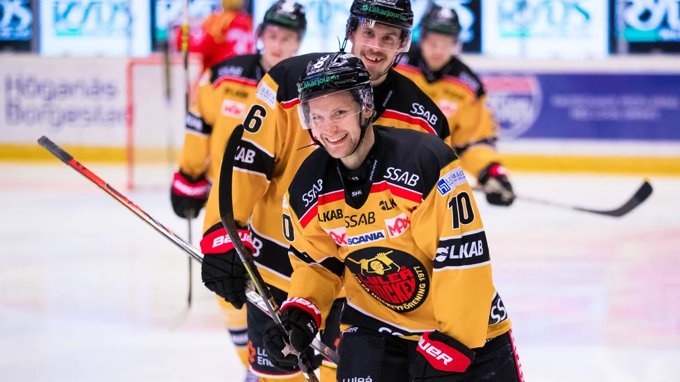 För Anton Carlsson, Oscar Gustafsson och de andra spelarna i Vimmerby Hockey, väntar ett tufft matchande i januari. 