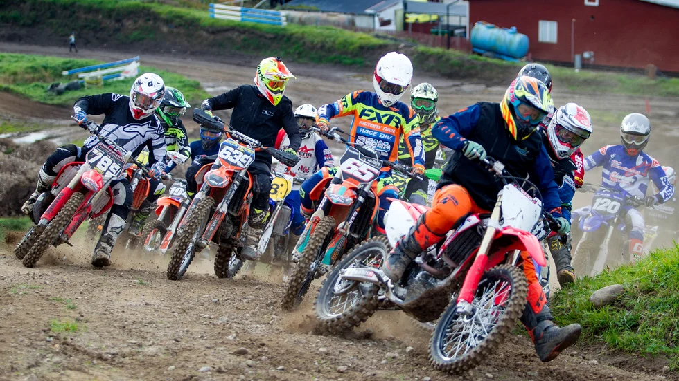 Motocross är populärt, men låter för mycket. Nu måste SMK Motala göra en bulleråtgärd kring banan på Dunteberget, men Motala kommun kommer att vara med och betala.
