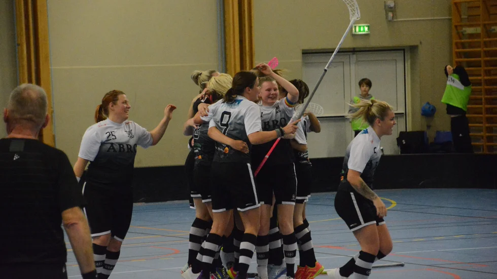 Segerjubel precis efter slutsignalen. 