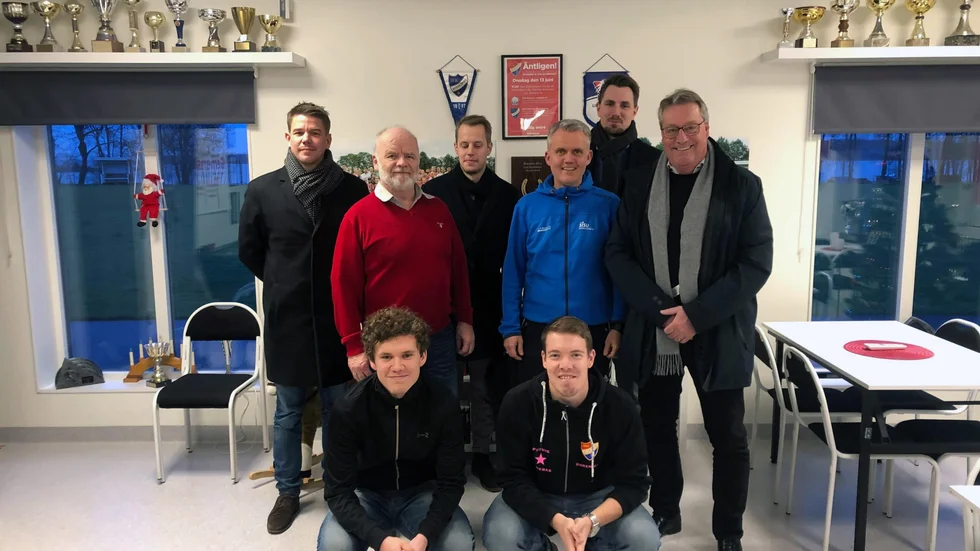 Eskilsminne-ledare på besök hos Borens IK för ett utbytesmöte. Fyra ledare från Helsingborgsklubben kom till Motala för att berätta om varandras erfarenheter.