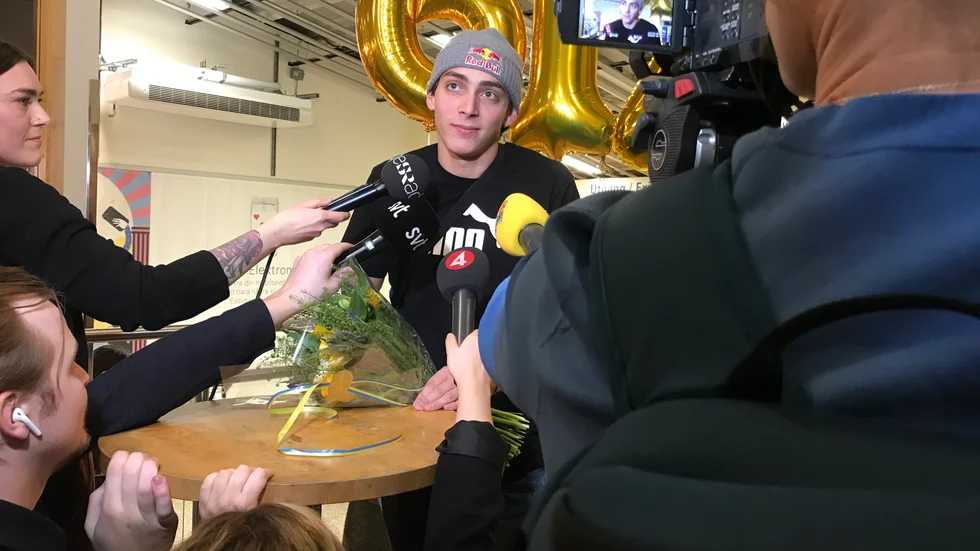 Armand Duplantis kan fortfarande inte förstå att han hoppat 6.17. "Det kommer att ta ett tag innan det sjunker in" säger han på den provisoriska presskonferensen på Skavsta. 