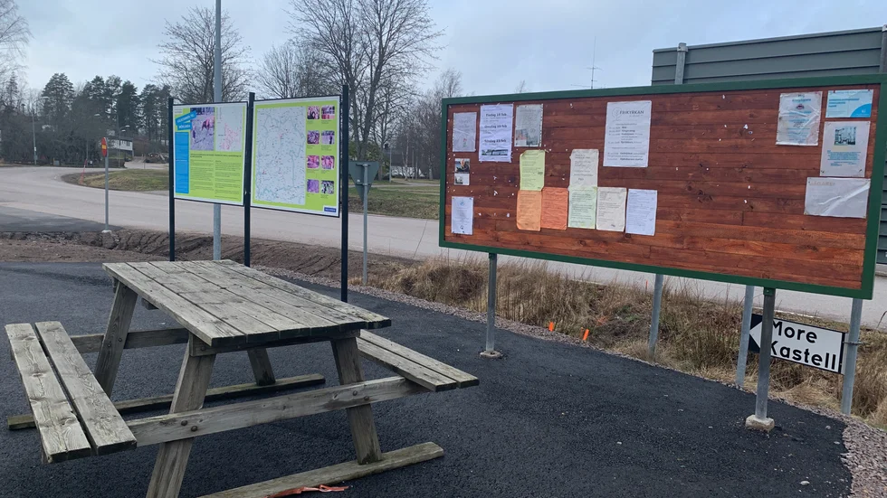 En mötesplats har efterfrågats i Mörlunda. ÖSK är i färd med att ställa i ordning en vid livsmedelsbutiken, dit också informations- och anslagstavlorna flyttats.