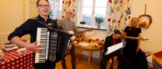 Trasa tog eld på spisen          