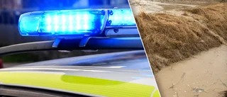 Bilist fast i lera – tog spjärn mot brevlåda