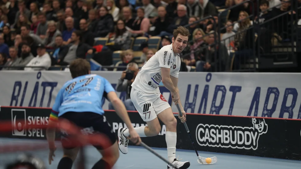 Tobias Gustafsson fick matchstraff när Storvreta bröt förlustsviten borta mot Warberg.