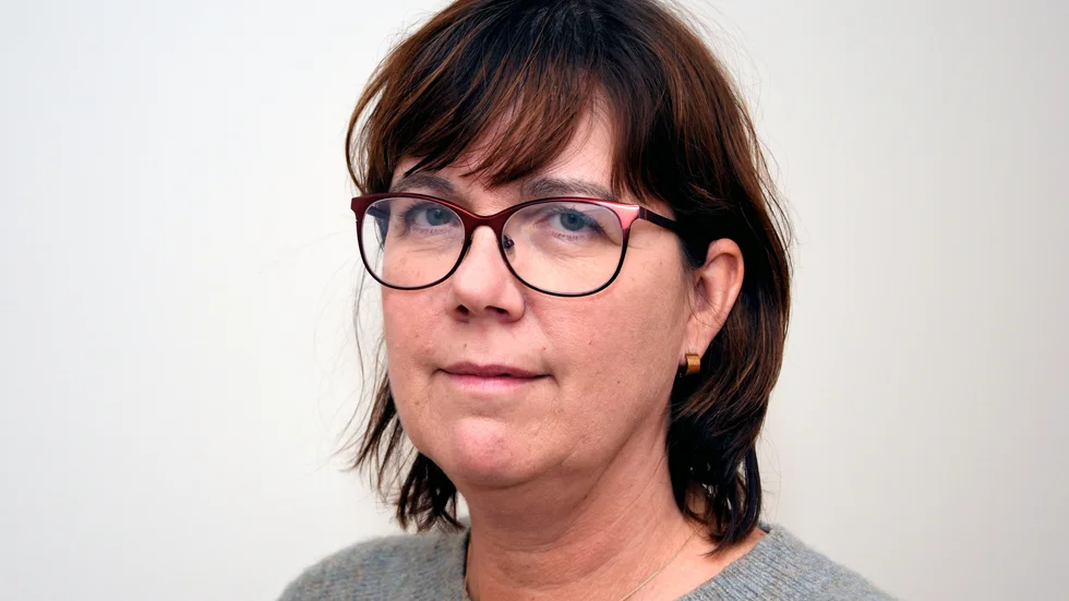 " Klart att antalet anställda minskar när vi inte återanställer på lediga tjänster. Och om man måste anställa, får man fråga uppåt i organisationen", säger chefsläkare Pia Näsvall.
