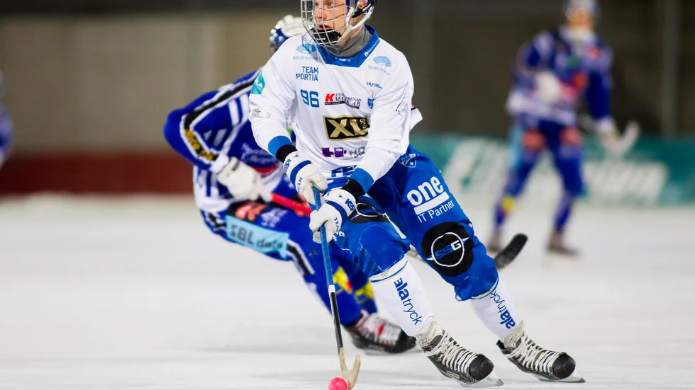 Viktor Spångberg gjorde mål och blev utsedd till matchens lirare i Finspång när han spelade sin första match på nära tio månader.