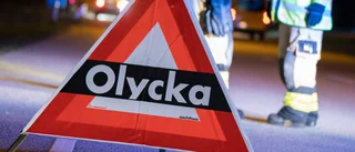 Personbil körde in i vägräcke  