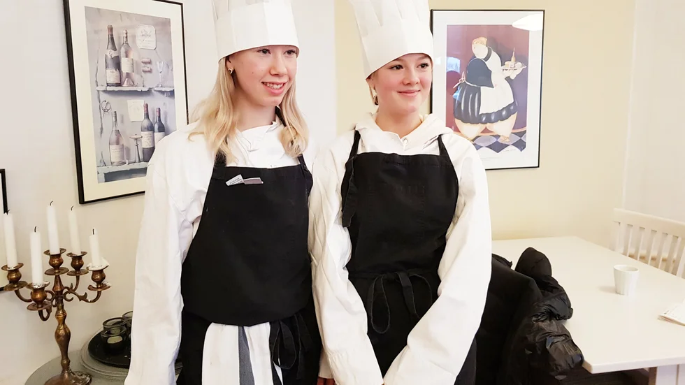Alva Bergstedt och Moa Boström, Pitholmsskolan, skulle ha tävlat i den stora riksfinalen av Kockduellen 2020 i mars. Men på grund av coronaviruset är nu tävlingen framflyttad till augusti. (Arkivbild)