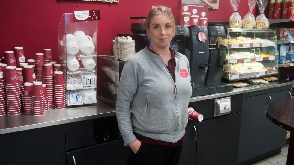 Tina Lundquist berättar om hur bensinmackarna ändrat karaktär under de 15 år hon har arbetat.