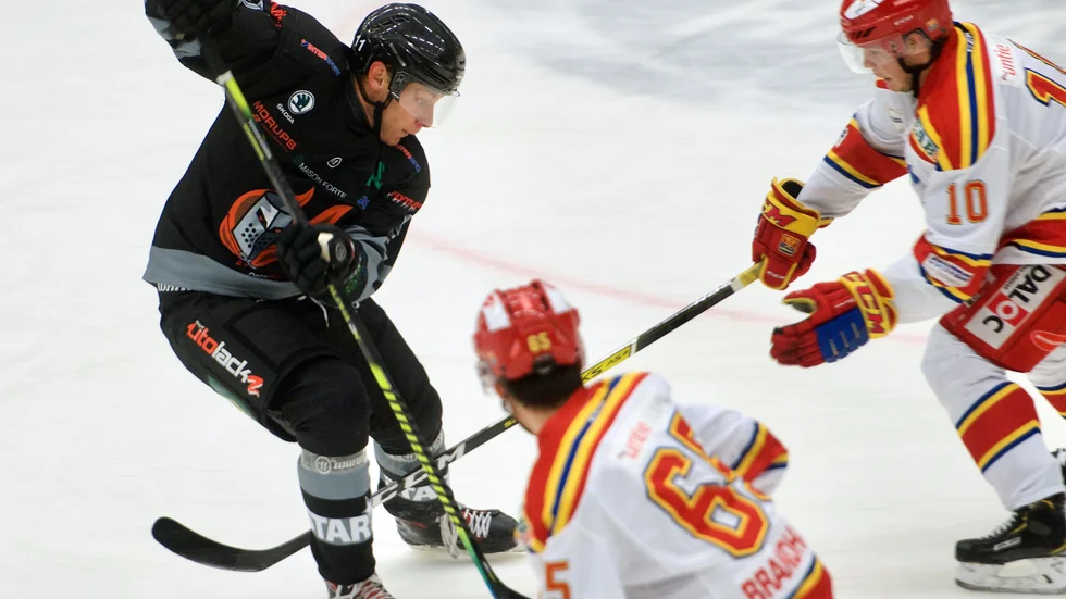 Christian Axelsson blir en viktig härförare i höstens Nyköpings SK. Frågan är om det blir som bärande center eller fortsatt rivig ytterforward som driver på mål.
