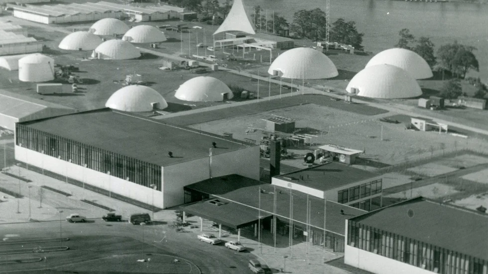 De nybyggda mässhallarna och utställningstälten på NU 64. Okänd fotograf. Ur drätselkontorets arkiv i Norrköpings stadsarkiv.