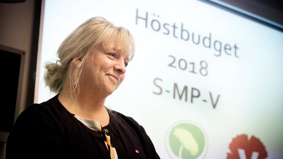 Socialdemokraterna och Vänsterpartiets skuggbudgetar utgår från en tidigare gemensam budget. Miljöpartiet och Feministiskt initiativ har egna tilläggsförslag. 