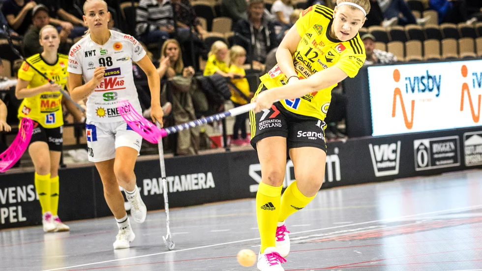 Ellen Bäckstedt gjorde Endres första mål mot Kais Mora som betydde 1-5.