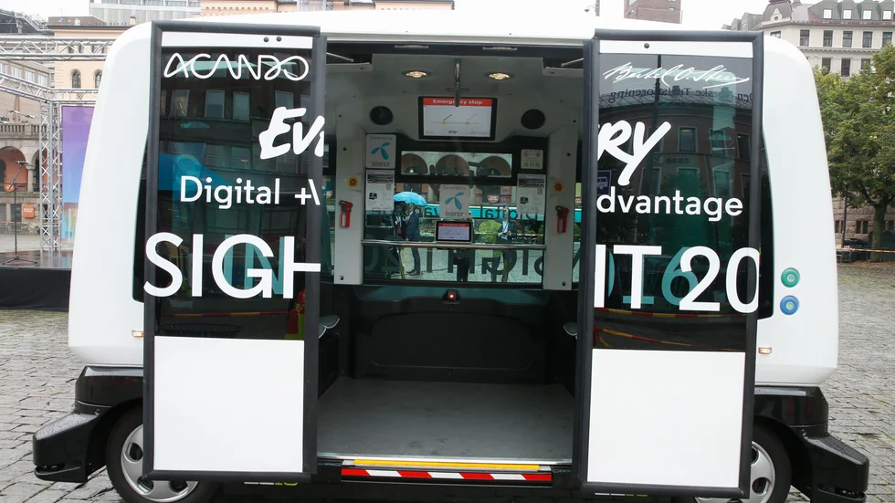 Förarlösa bussar kan vara bra, men inom Region Gotland bör det finnas en politisk ledning som tar ratten och styr.