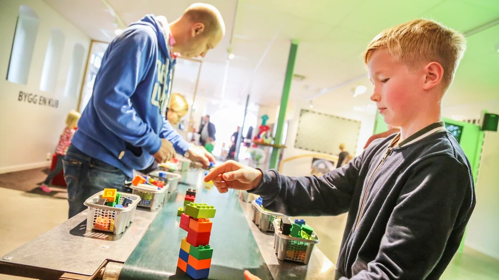 Under höstlovet håller Fenomenalen extra öppet och har dessutom bullat upp med massor av lego.