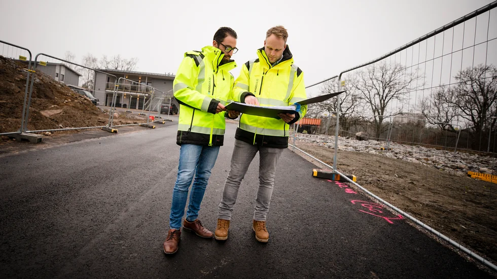 "Det har ju faktiskt aldrig byggts lägenheter i Laggarhult tidigare", säger Poyan Sandnell som tillsammans med Daniel Lundborg ser fram emot kommande projekt.