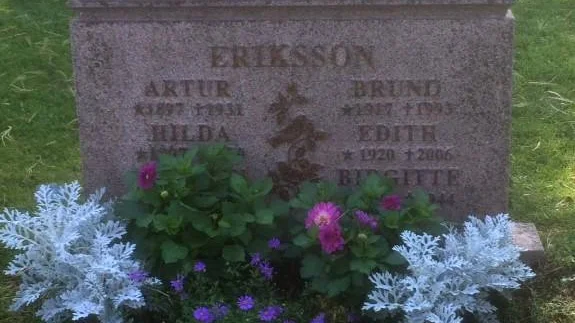 Här vilar Richard Cramonds biologiska morfars bror och hans familj.