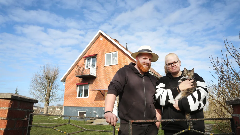 Det gamla bankhuset blev bostad åt Michael Greve och Ida Öberg 2018. Varannan vecka har de tre barn som bor hemma och Ganthem menar de är en utmärkt barnsocken.