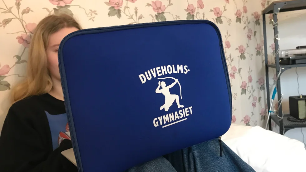 Kommunens satsning på en dator eller läsplatta till varje elev och lärare kan bli räddningen i coronanöden.