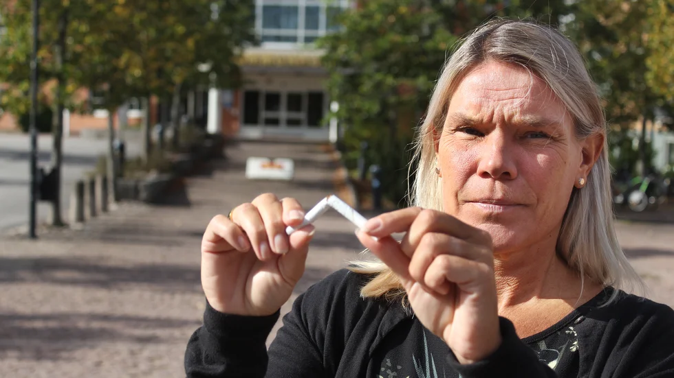 SD vill se ett rökförbud på arbetstid för kommunanställda. Något som folkhälsosamordnare Lena Borgstrand ställer sig bakom. "Jag har länge känt att frågan behöver lyftas och att vi ligger efter i vår kommun på det planet.", säger hon.