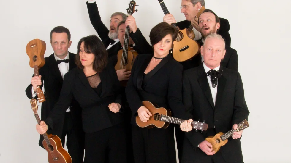 The Ukulele Orchestra of Great Britain spränger gränser med sin avancerade och roliga musik. Publiken på UKK var hela tiden med på noterna och konserten slutade med stående ovationer och extranummer.