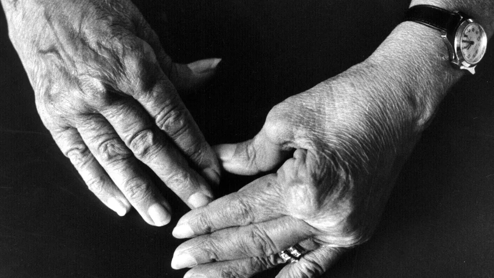 Många personer med reumatiska sjukdomar och sjukdomar i rörelseorganen skulle vara i arbete om de fick diagnos och behandling tidigare, skriver Anita Elb Jorde
