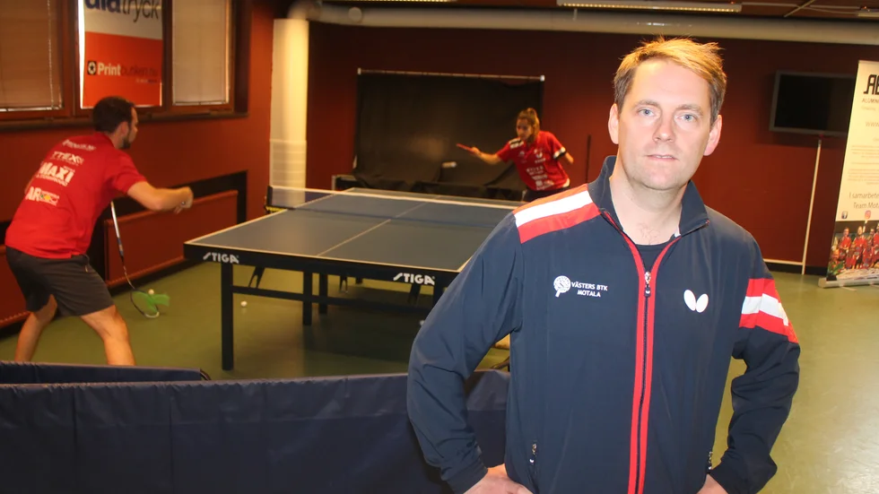 Västers BTK gör någonting som Motalaklubben aldrig har gjort förut, värvar in en kinesisk spelare på heltid i vinter. Ordföranden Daniel Ellermann säger att värvningen av Zhu Haixiao är en satsning både för seriespelet och för Paralympics nästa år.