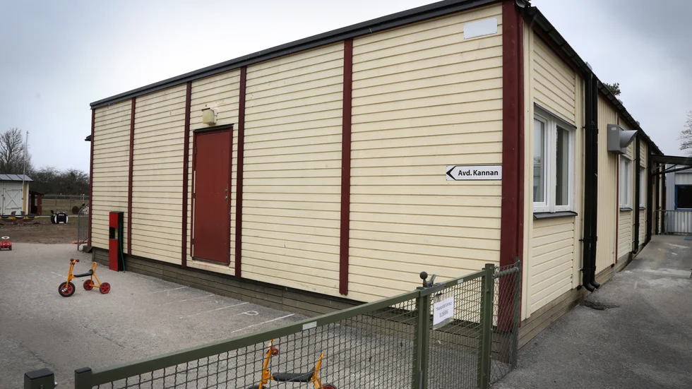 Paviljongen som är ihopbyggd med Sanda skola fick inget bygglov. 