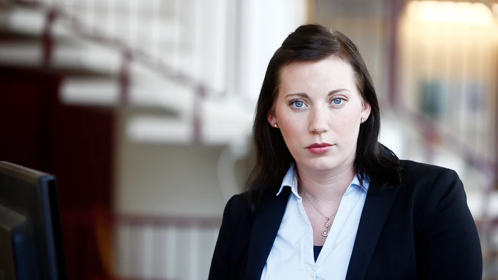 Maria Ehrnfelt (M) är barn- och utbildningsnämndens ordförande. Hon tror att skolnedläggningarna till viss del kan ha påverkat den negativa betygsutvecklingen, men säger också att det finns fler faktorer.