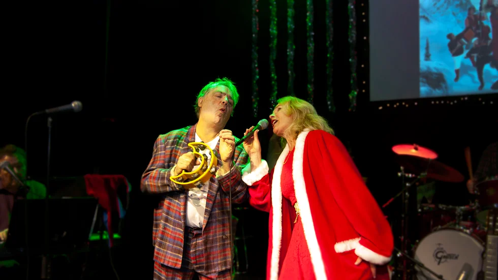 Paul Kessel och Anna-Karin "ako" Nytell Oldeberg är två av dem som medverkar i den fjärde omgången av "Play it Santa".