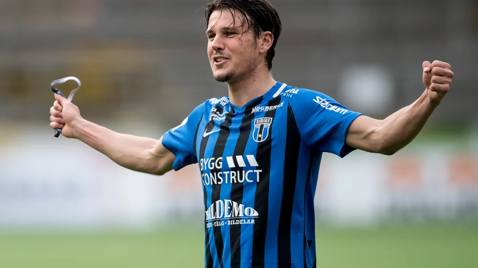 Stefano Vecchia blir kvar i Sirius.
