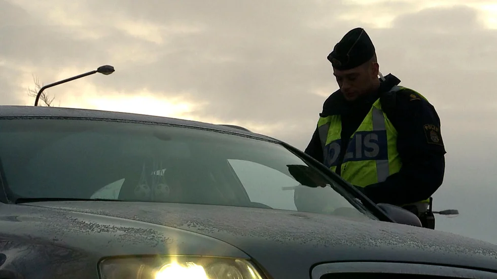 En förare stoppades i Valla och åtalas nu för flera brott. Bilden är tagen vid ett annat tillfälle.