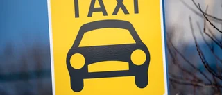 Taxichaufför till sjukhus efter rån