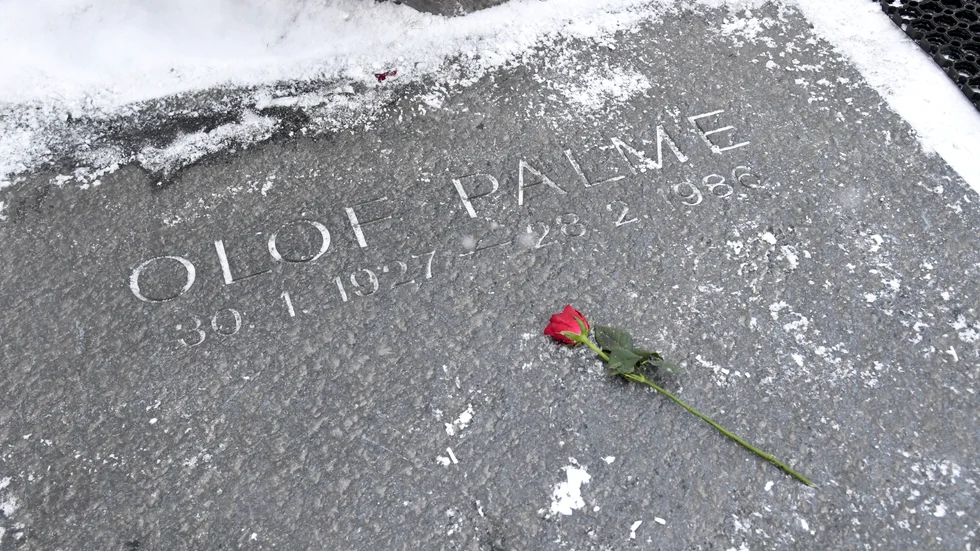 Statsminister Olof Palmes grav på Adolf Fredriks kyrkogård i Stockholm. 