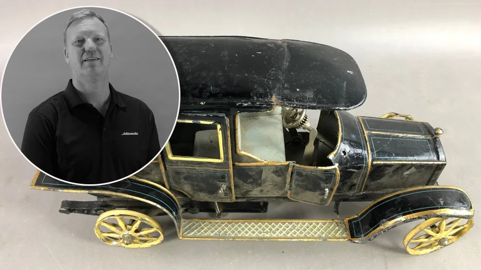 Johan Kranzenius vid Eskilstuna auktionsverk förstod att den ovanliga leksaksbilen skulle bli dyr. Men slutsumman förvånade honom.
