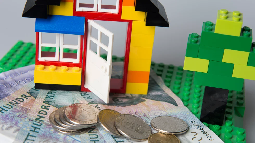Insändarskribenten tycker att bankerna bör var mer socialt engagerade och inte förlora miljarder på tvivelaktiga affärer.