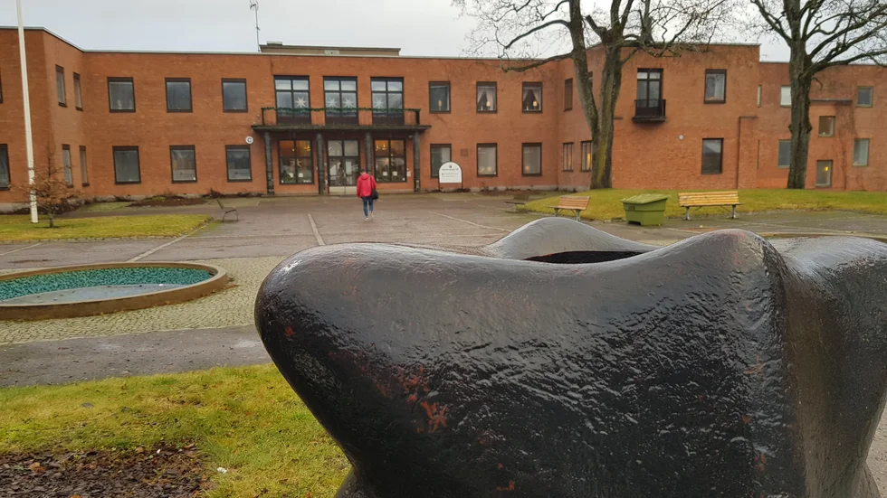 Under torsdagen kom beskedet. Distansundervisning ska återigen införas i landets gymnasieskolor. Bildningscentrum Facetten i Åtvidaberg har dock redan infört det.