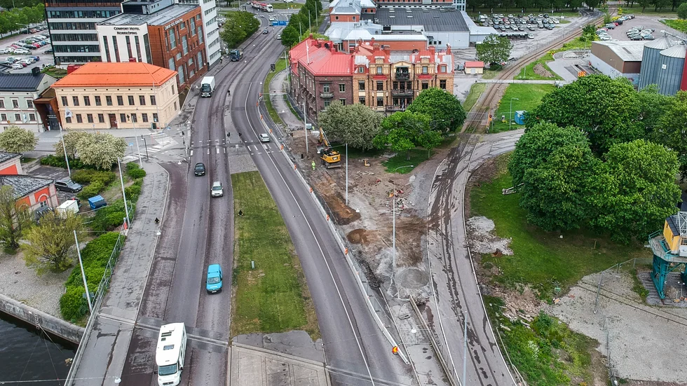 Södra hamnspåret som löper längs Hamnbron och södra kajen ska avvecklas. Ett av företagen som berörs är BE Group.