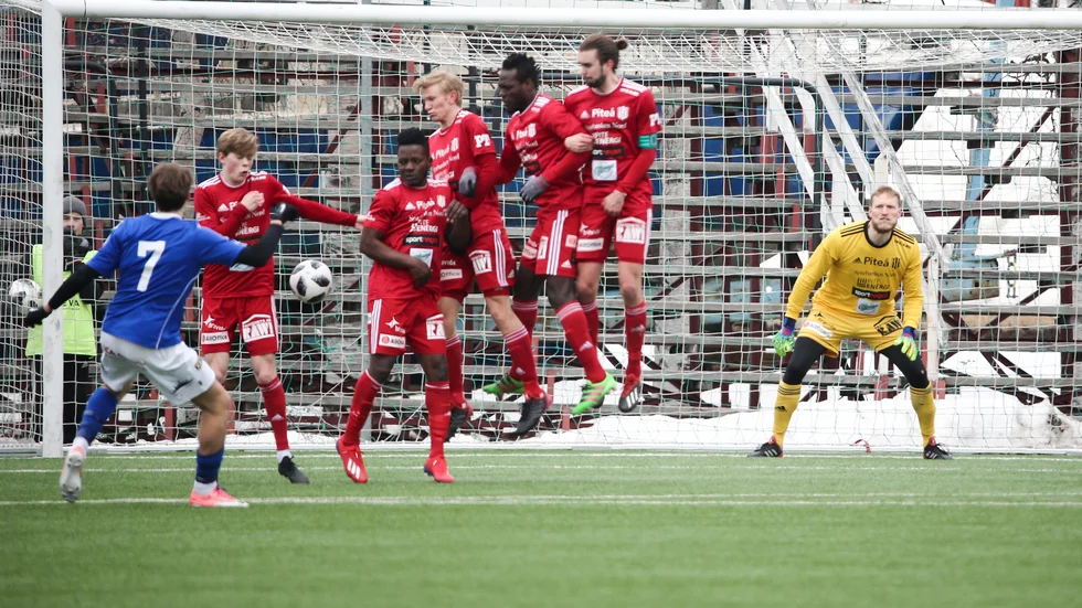 Filip Flodin fortsätter i Piteå IF. (Arkivbild)