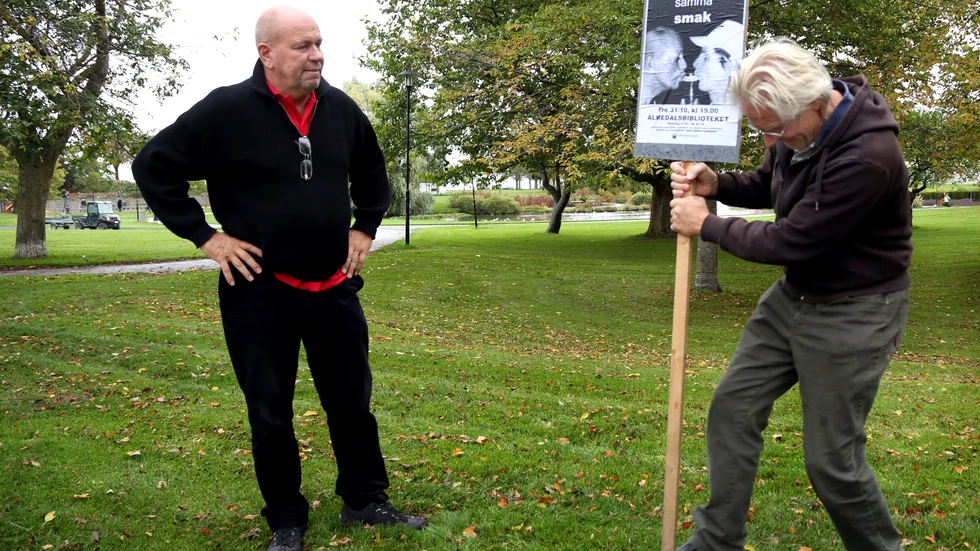 (Arkiv) När det vankas jubileumsföreställning blir det också lite affisheringsarbete. 