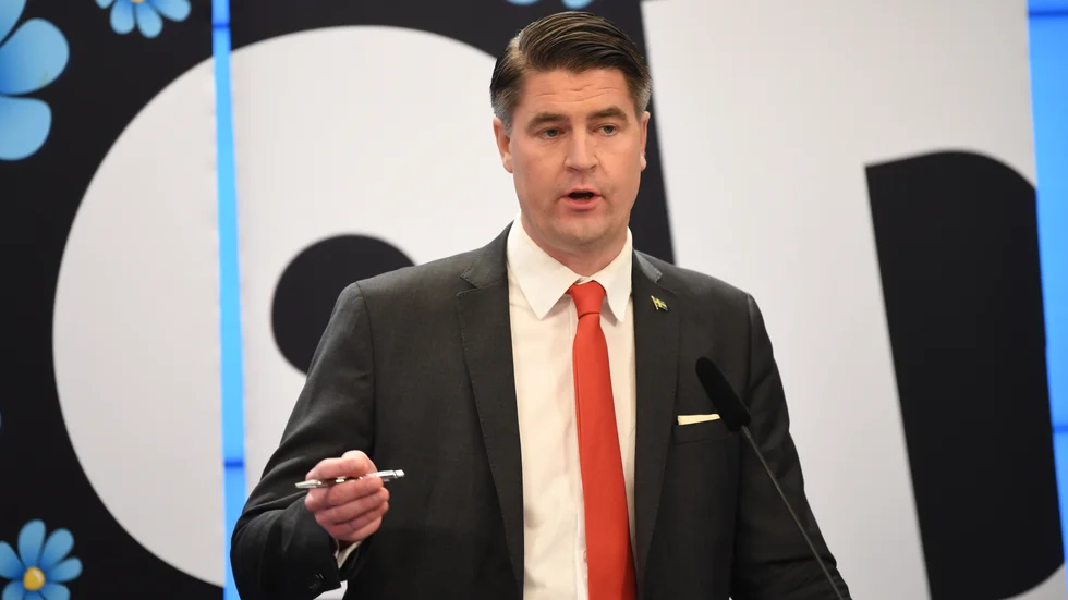 Sverigedemokraterna väljer socialdemokratisk fördelningspolitik framför kommunalt oberoende. (Bilden visar SD:s ekonomisk politiska talesperson Oscar Sjöstedt)