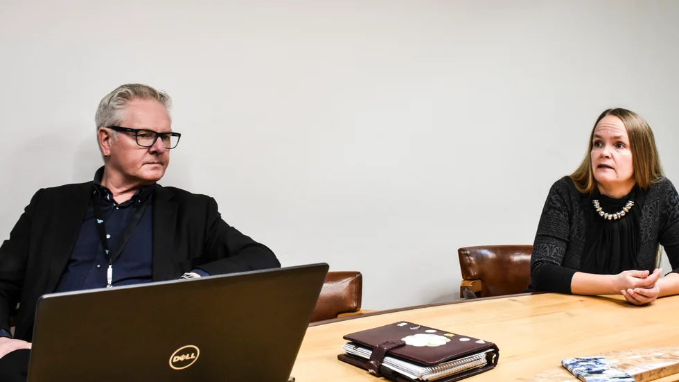 Det är tuffa besparingar som ska göras inom kultur- och utbildningsnämnden. Här Conny Persson, biträdande förvaltningschef, och Annika Henelund (C), ordförande i nämnden. 