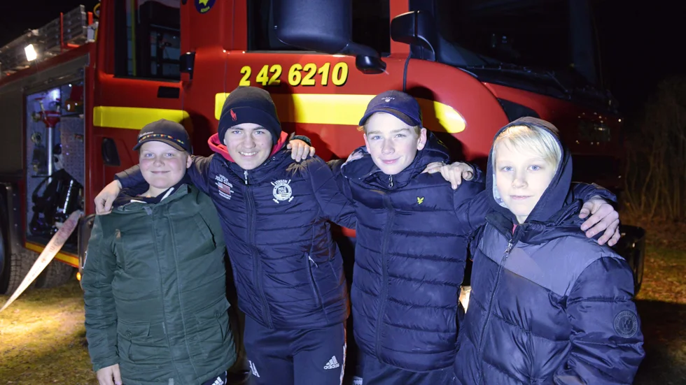 Leo Andersson, 15, Hannes Ahlström, 14, Lucas Carlsson, 14, och Jonathan Flygh, 13, upptäckte branden och kunde larma räddningstjänsten.